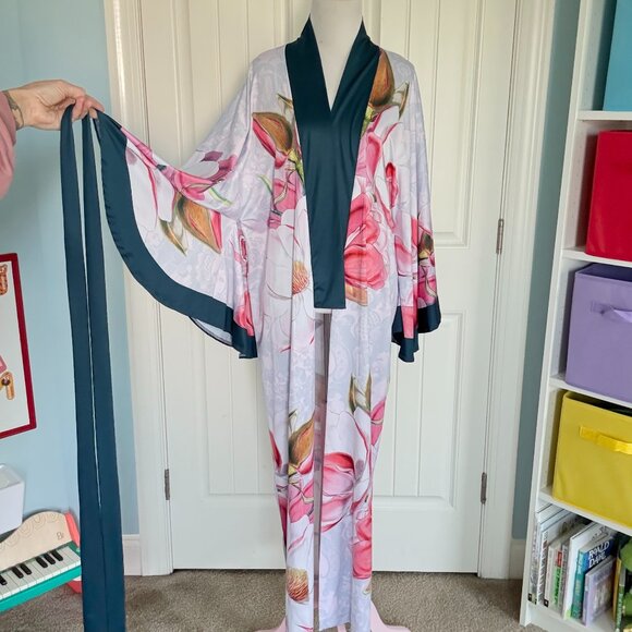 Blackmilk Magnolia Magic Swan Kimono - Picture 1 of 15